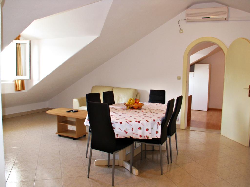 Apartment Martinic Pucisca Habitación foto