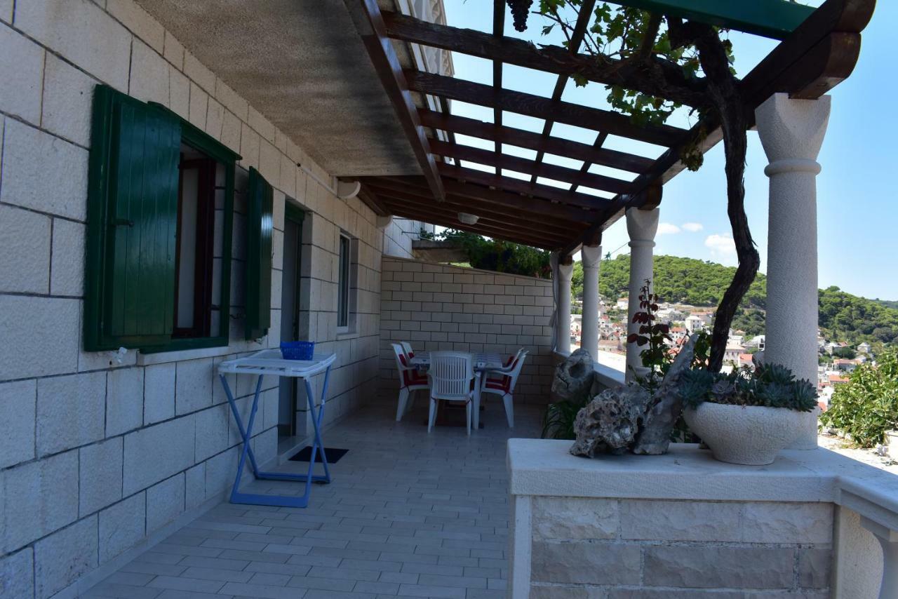 Apartment Martinic Pucisca Exterior foto